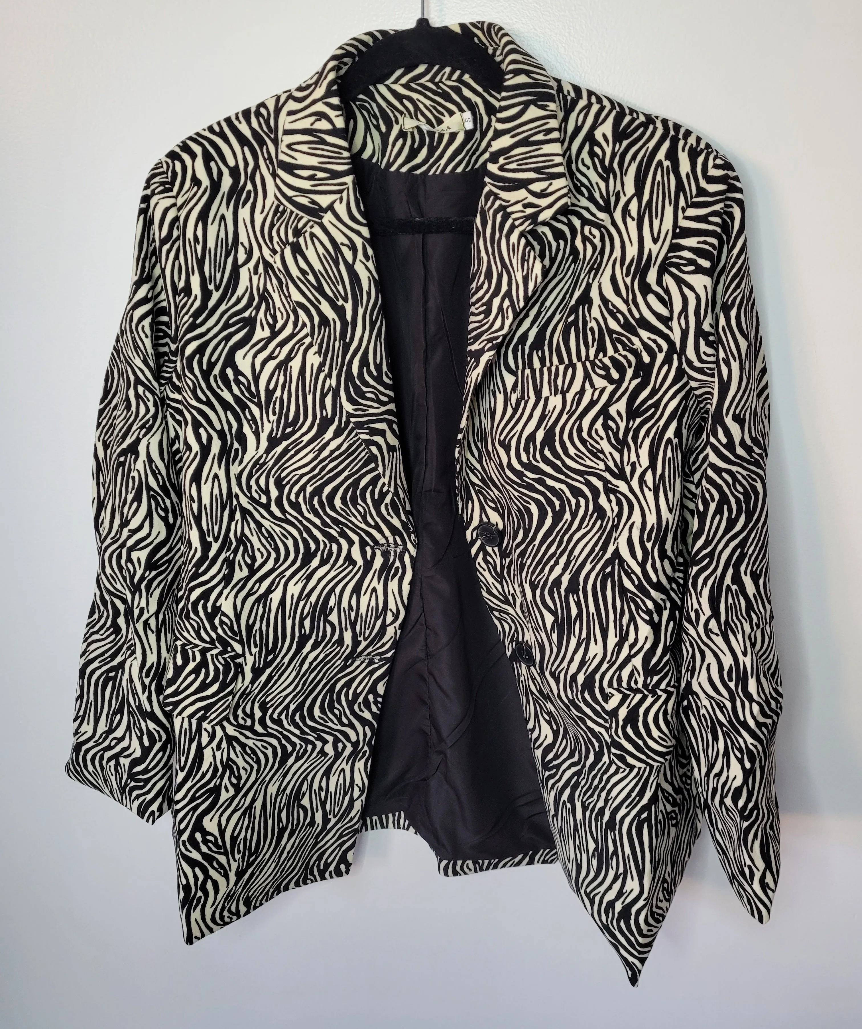 Notched lapel blazer