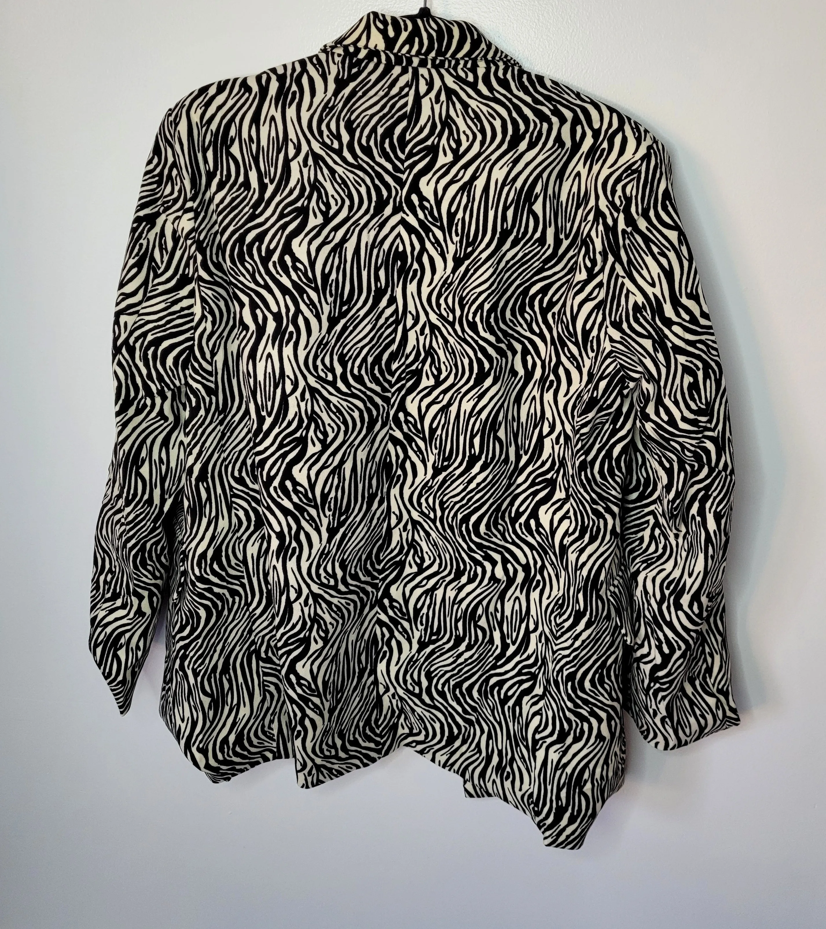 Notched lapel blazer